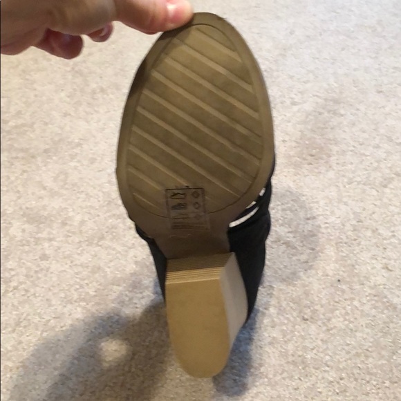 Black Open toe heels - Picture 8 of 10